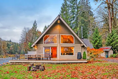 Sky River's Edge Hotels near Eagle Falls