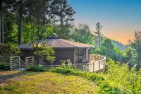 Amazing Town Mountain Getaway Hotel di Reems Creek