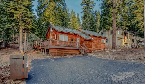 Hot Tub and Spacious Deck Amidst Pines - Stylish Tranquil Retreat