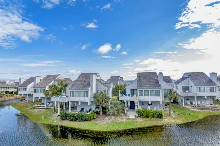 Exclusive Golf Escape - Lagoon, Golf Cart Included