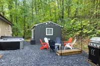 Hot Tub, Fire Pit, Grill and Fast Wifi - Charming Cozy Retreat Hotels in Luray