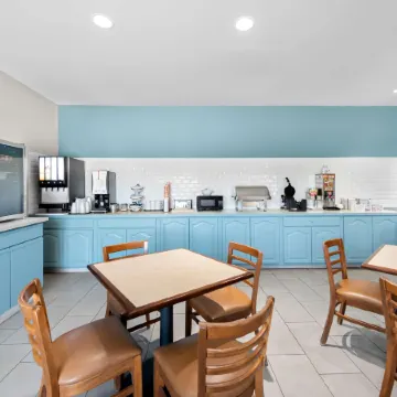 Country Inn & Suites by Radisson, Topeka West, KS