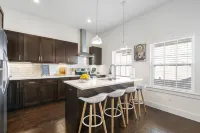 Stylish, dog-friendly condo with WiFi, board games, washer/dyer, & central AC Hotels in Bentonville