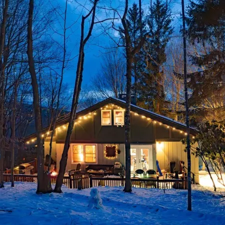 Outdoor Movie Theater/Storybook Chalet Beech Mtn/Vibrant Autumn Colors/Hot Tub