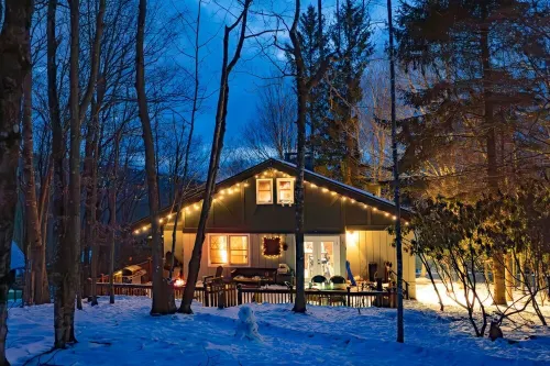 Outdoor Movie Theater/Storybook Chalet Beech Mtn/Vibrant Autumn Colors/Hot Tub