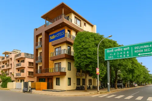 FabHotel F9 Sector 19 Hotel di Noida