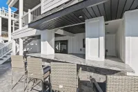 NEW 5-bedroom house 7 Houses to beach w/Elevator, Pool, Outdoor Kitchen&Fire Pit Hotels in Surf City