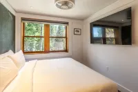 Filtered Lake Views and Cozy Fire Pit - Charming Mountain Retreat