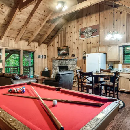 Moonshine Holler Pool Table Hottub Gburg Pigeon Forge 8 Miles