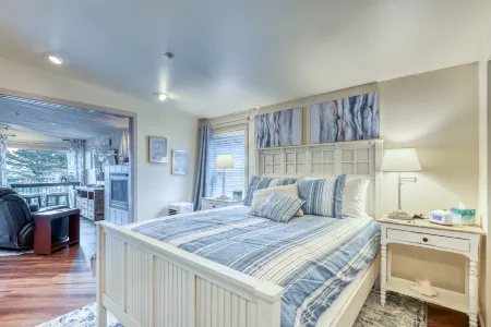 Spectacular Ocean View and Cozy Fireplace - Stunning Coastal Retreat