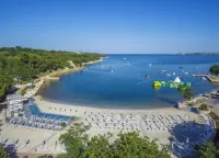 Peaceful House Only 900m from the Sea with Swimming Pool, BBQ, Wifi, Airco 波雷奇住宿飯店