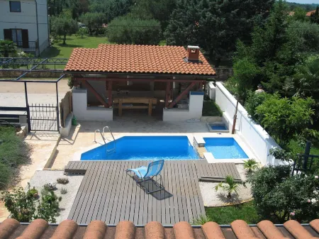 Peaceful House Only 900m from the Sea with Swimming Pool, BBQ, Wifi, Airco