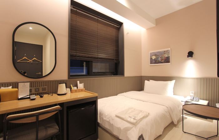Seven Bricks Hotel