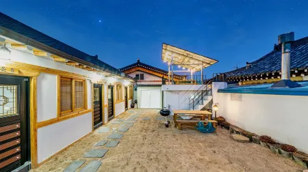 Gyeongju Nenugnam20 Hanok Pension Отели рядом со станцией Сингёнджу
