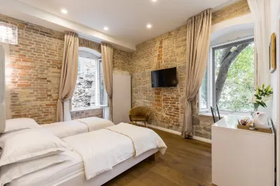Pellegrini Luxury Rooms Hotels near Grgur Ninski