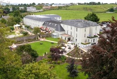 カウンティアームスビア のホテル