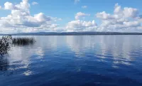 Log Cabin on the Lake - Sleeps 4 & Jacuzzi - 3-Star