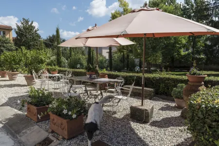 La Chiusa Delle Monache Отели рядом с достопримечательностью «Базилика Сан-Микеле-ин-Форо»