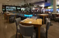 Melpo Antia Hotel & Suites - Bares