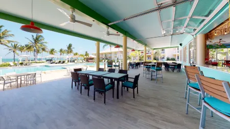 The Grand Caymanian Resort Отели рядом с достопримечательностью «Камана Бэй»