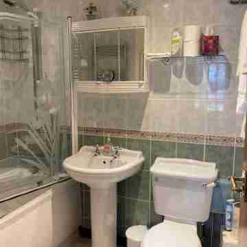 Heron View Riverside Retreat in Peaceful Rural Hamlet near Roman Town, Alcester Rooms