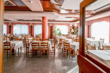 Hotel Bellaria Отели в г. Левико-Терме