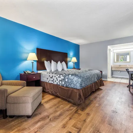 Super 8 by Wyndham Portsmouth - Norfolk