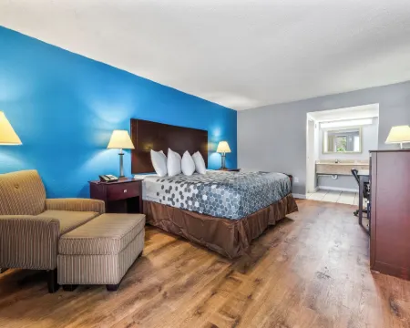Super 8 by Wyndham Portsmouth - Norfolk Hotels in Portsmouth