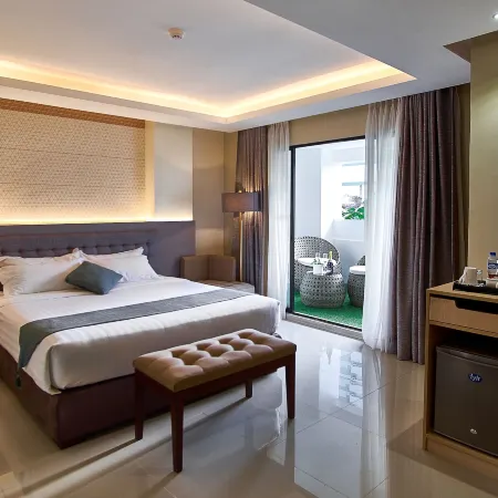 J7 Hotel Отели рядом с достопримечательностью «Площадь Моло»