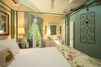 The Mermaid & the Alligator - Balkon