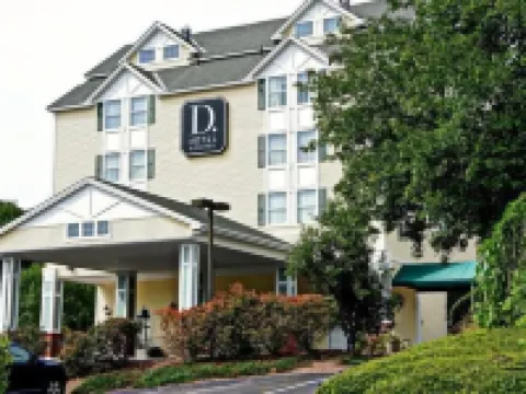 D. Hotel Suites & Spa Hotels in Holyoke