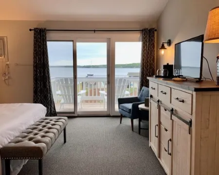 Smuggler's Cove Inn Hotels in Lincoln County