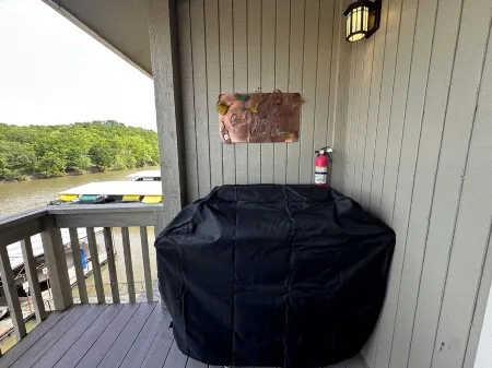 Updated 3 Bedroom Condo at Mile Marker 26 near Margaritaville Resort Отели в г. Осейдж Тауншип