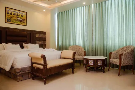 Hotel Grand Lotus Отели в г. Димапер