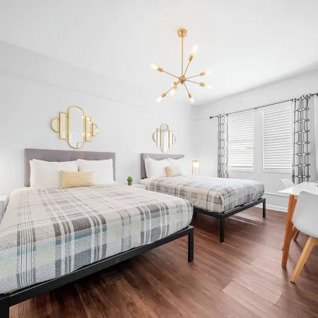 Nine20 Collins Apartments by Lowkl Отели рядом с достопримечательностью «Фламинго Парк»