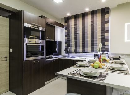 Rhodes Central Suite