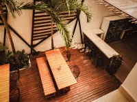 Nomads Hotel, Hostel & Rooftop Pool Cancun Отели рядом с достопримечательностью «Улица Тулум»