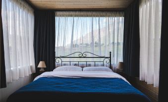 Traveler's Cottages in Kazbegi