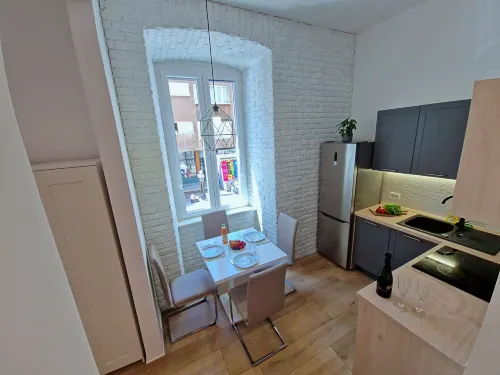 Lola's Place - 3-Star
