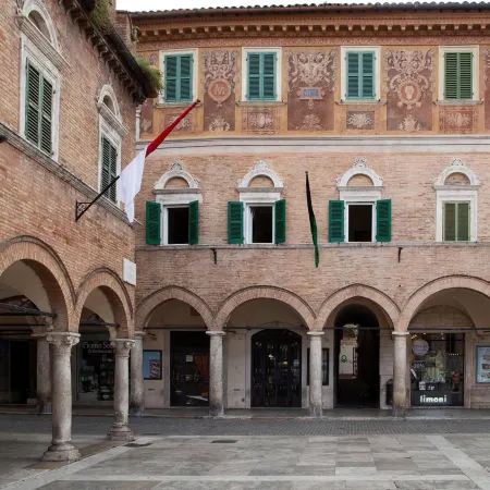 Residenza dei Capitani - Piazza del Popolo