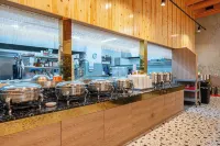 GriffinBay Hotel - breakfast
