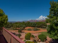 Sky Ranch Lodge - Mountain view