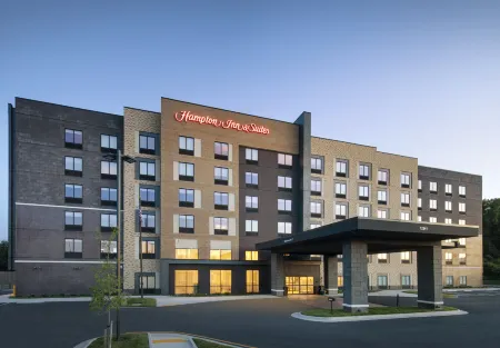 Hampton Inn & Suites by Hilton Richmond Short Pump Отели в г. Три Чопт