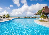 Aqua Resort Club Saipan - Beach