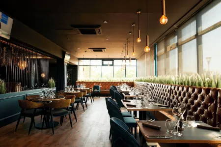 Holiday Inn Aberdeen - West Отели в г. Peterculter