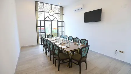 Merada Suit Otel Отели рядом с достопримечательностью «Mersin Mezitli»