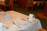麥因的公寓和酒店 - 早餐