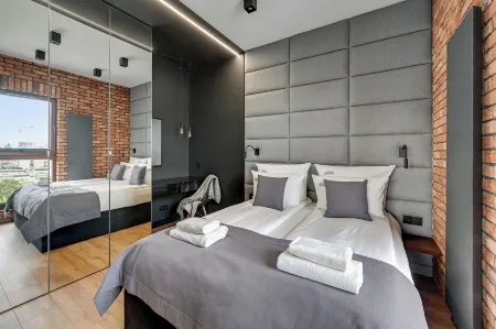 Nowa Motława Spa, Pool, Gym & Parking by Downtown Apartments Отели рядом с достопримечательностью «Ректорская церковь отцов кармелитов Святой Екатерины»