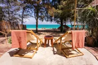 Mumsa Beach Resort & Restaurant Hotels in Thap Sakae