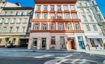 Easy Flat City Living